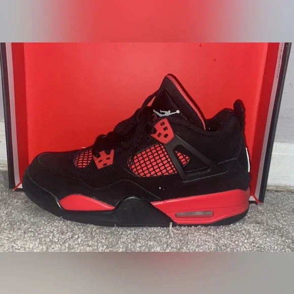 Jordan 4 Sneakers Red Thunder